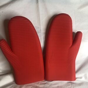 TWO Heat and Slip Resistant Silicone Oven Mitts Dexas Flexible for Cooking Red